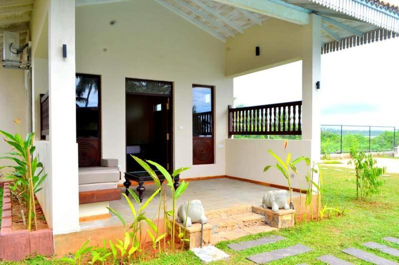 Guru Beach Resort Tangalle Exterior photo